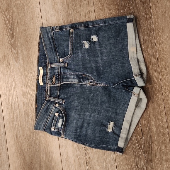 Levis Jean Shorts - Picture 1 of 5